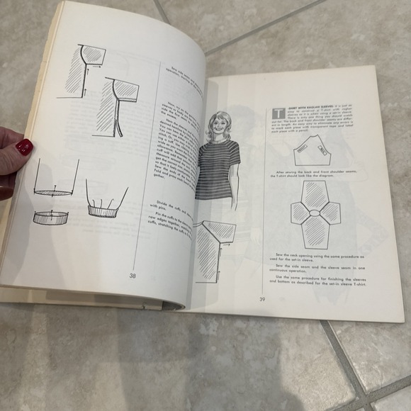 VTG It's Easy To Sew Knit And Stretch Fabric 1977 & Complete Book Of Sewing 1972 - Picture 6 of 12